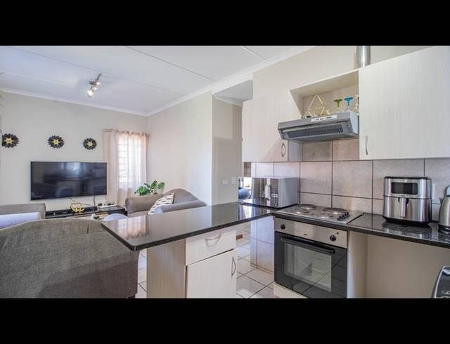2 BEDROOM APARTMENT FOR SALE IN ESTHER PARK